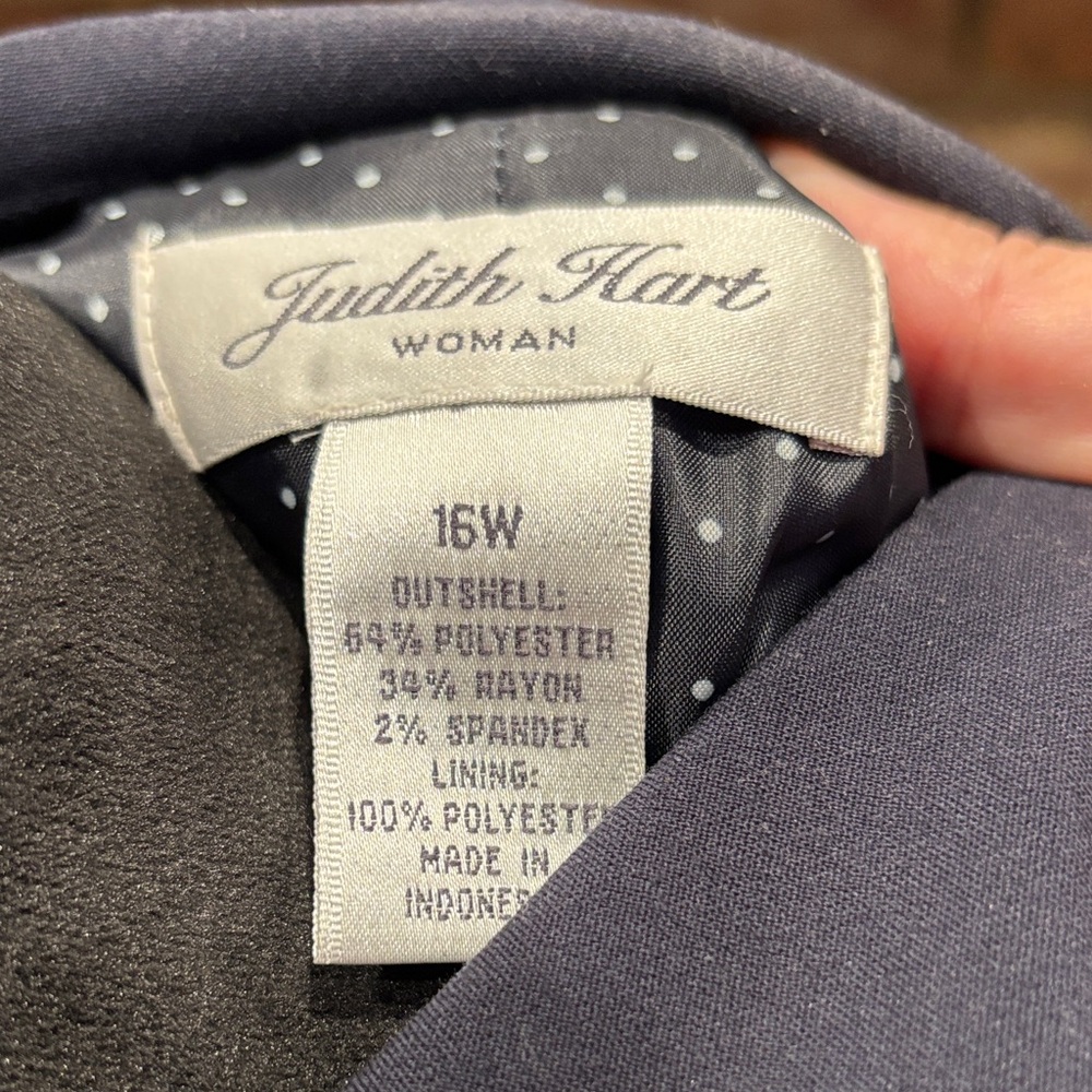 Classic Navy Women's Blazer - Picture 2 of 8